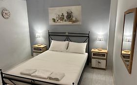 Menelaos Apartments
