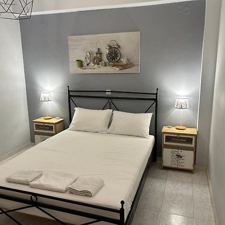 Menelaos Apartments Adelianos Kampos Esterno foto