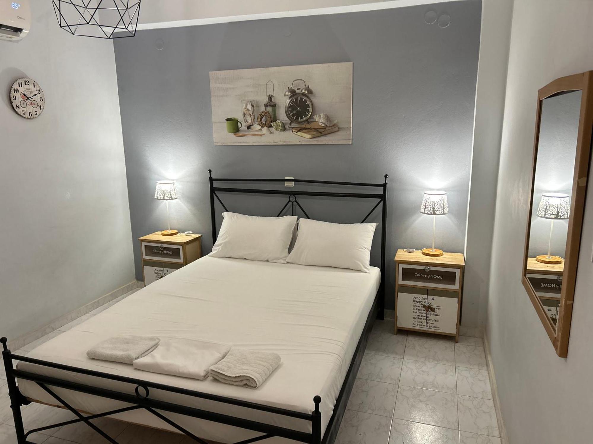 Menelaos Apartments Adelianos Kampos Esterno foto